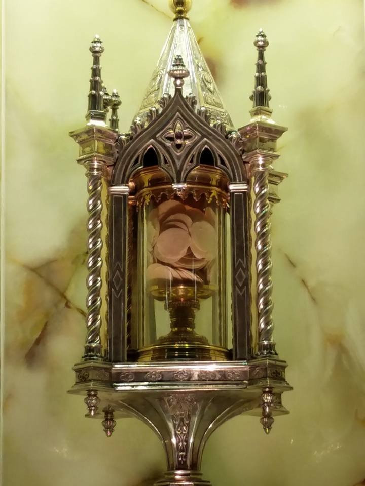 mukjizat-ekaristi-siena-1730-24/hosti-siena-1600-1000-90
