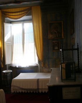 kamar tidur st gemma di rumah giannini